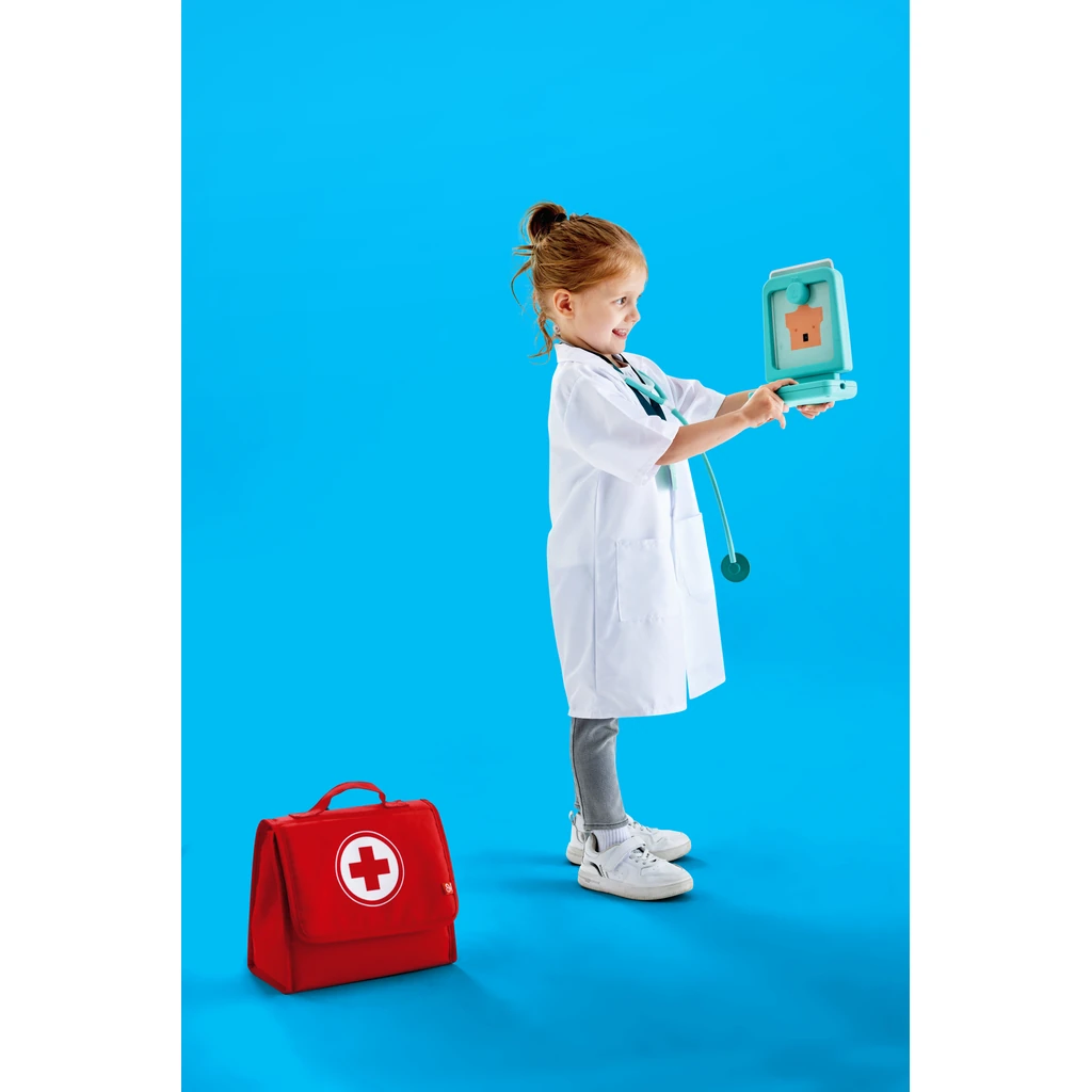 hape-little-doctors-medical-set-12.webp