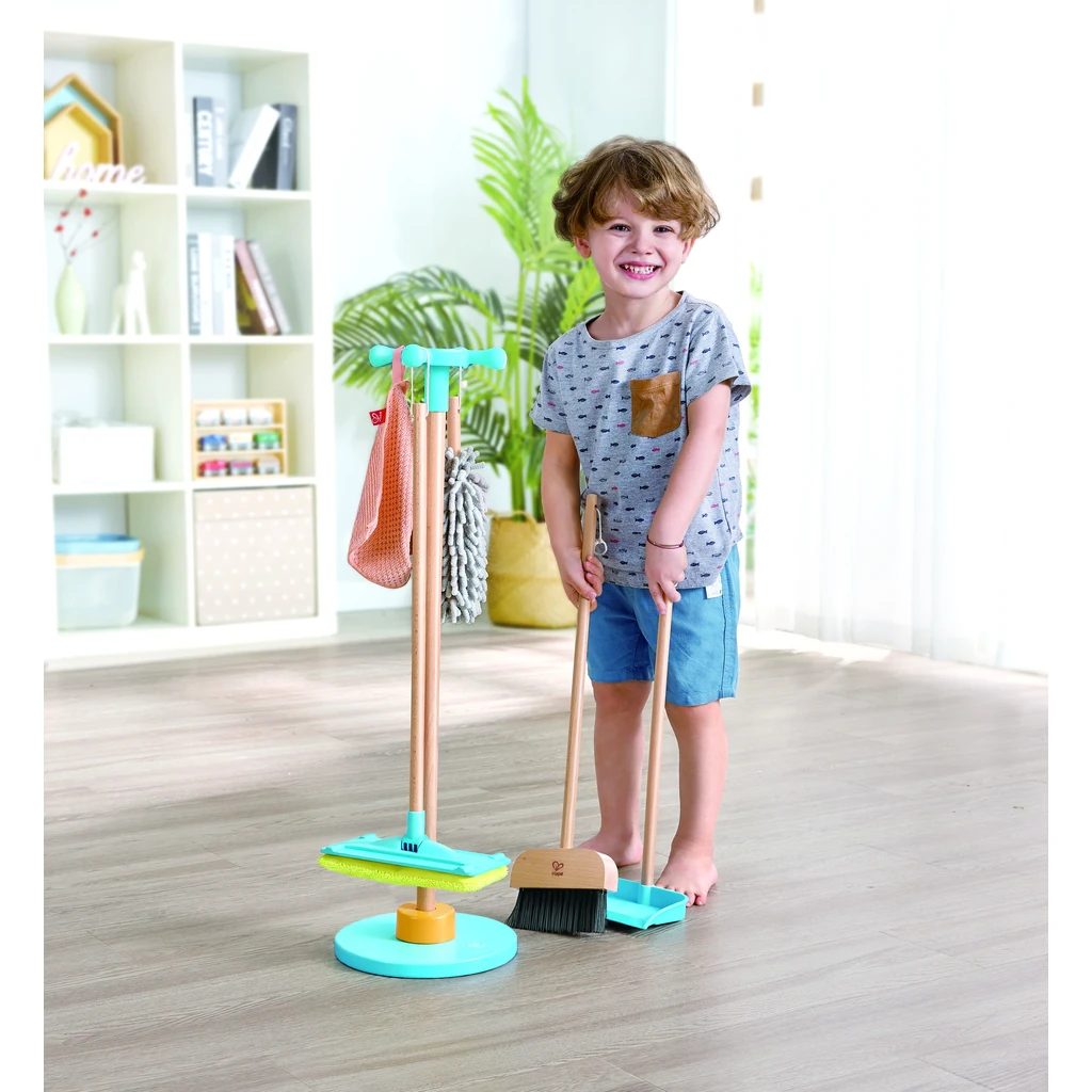 hape-clean-up-broom-set-11.webp
