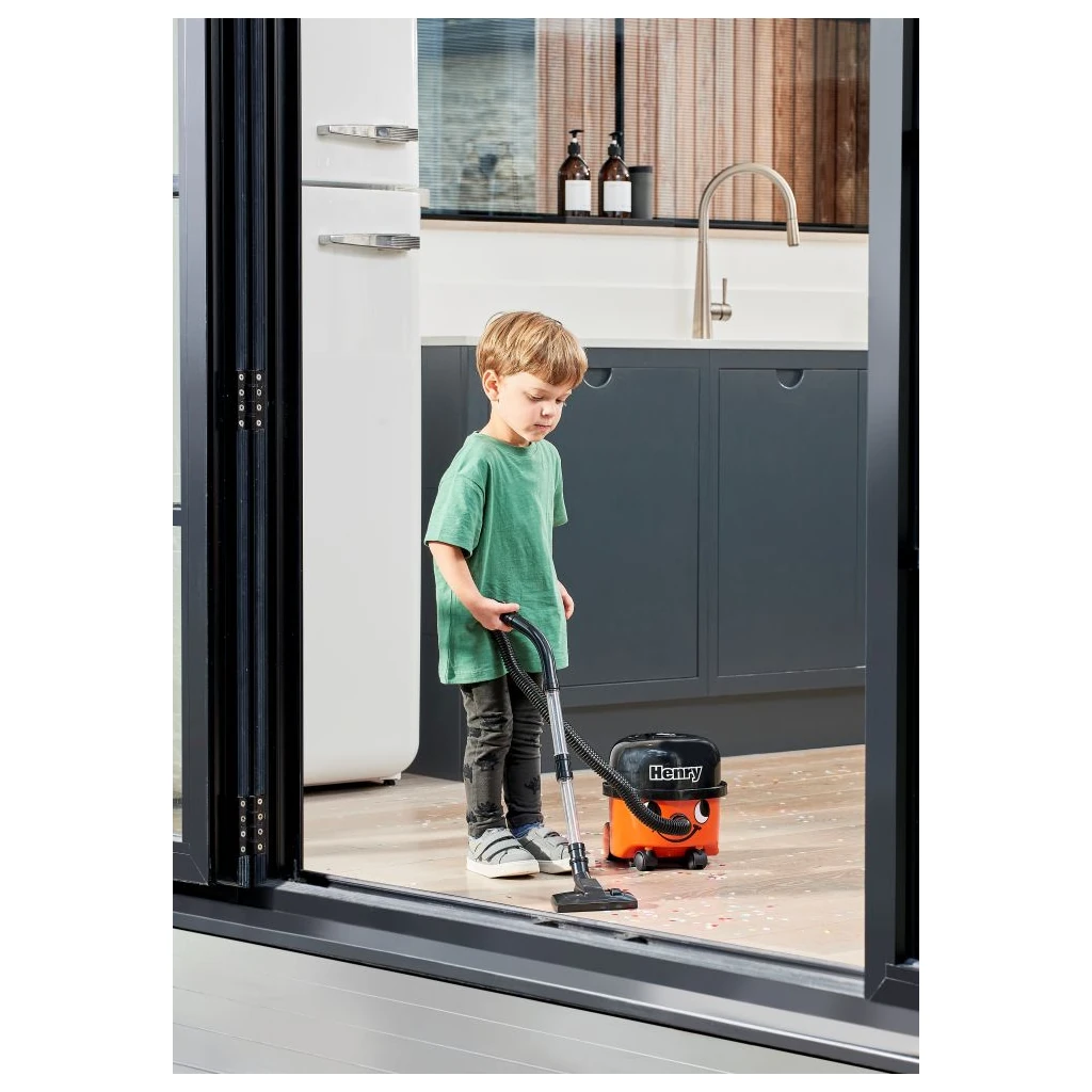 casdon-henry-vacuum-cleaner-7.webp