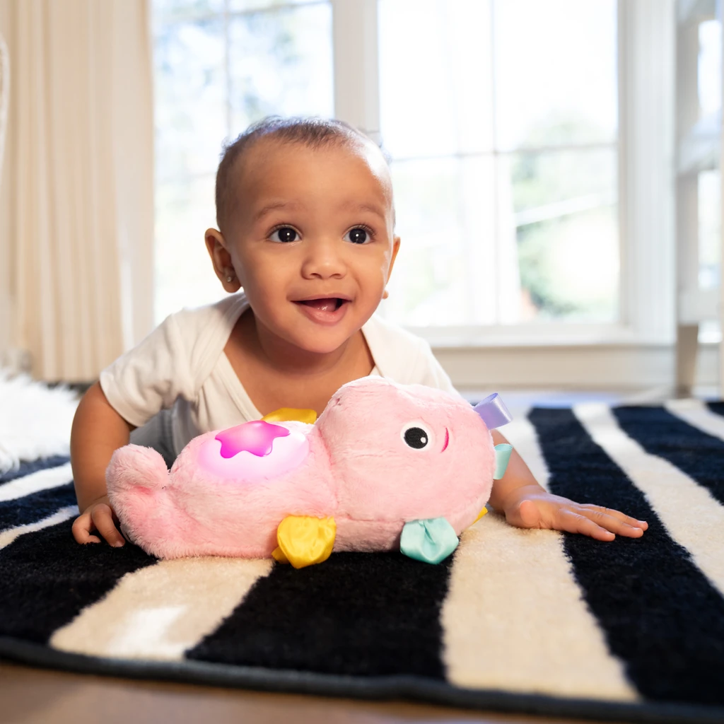 baby-einstein-sea-dreams-seahorsetm-plush-soother-pink-18.webp