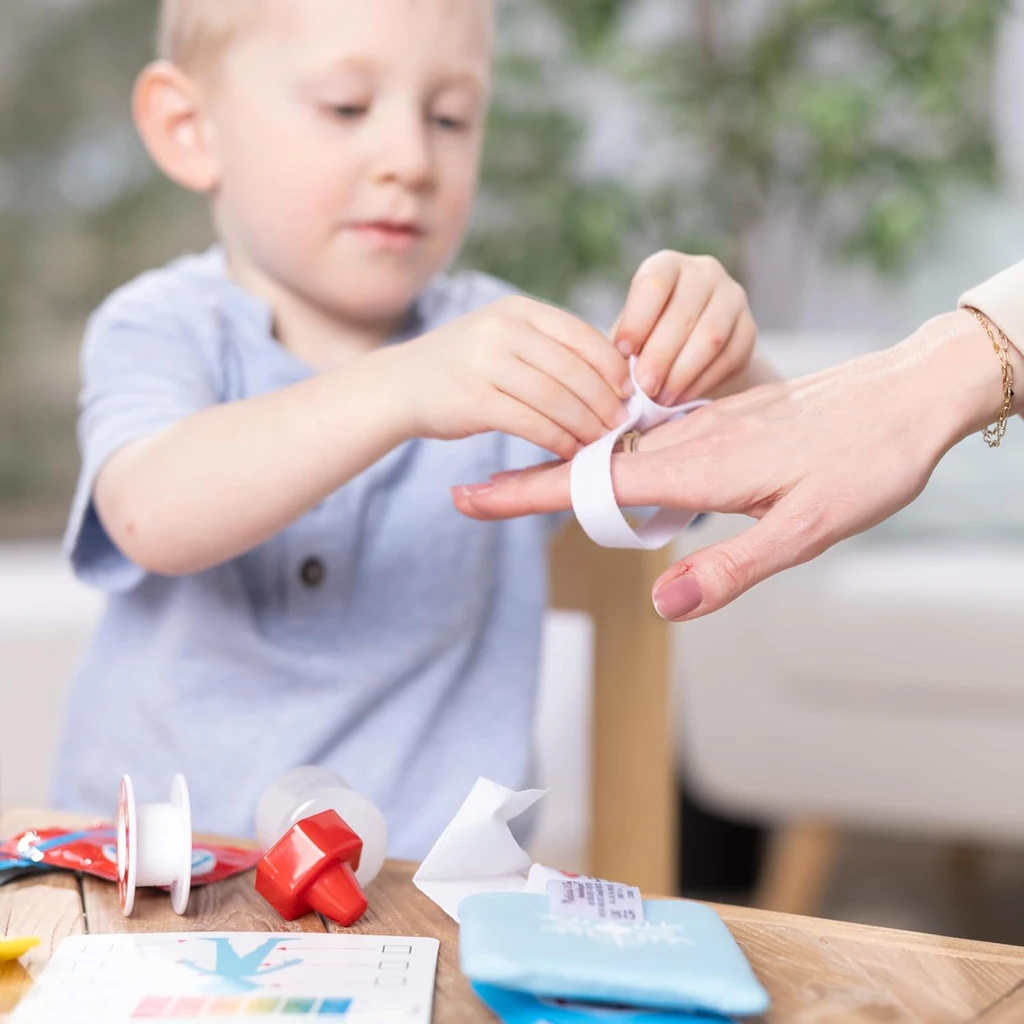 melissa-and-doug-get-well-first-aid-kit-play-set-2.webp